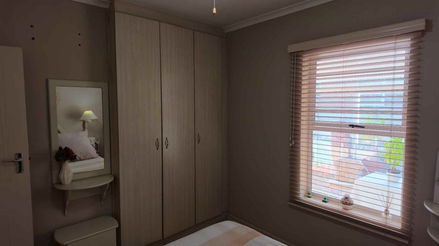 To Let 2 Bedroom Property for Rent in Oostersee Western Cape